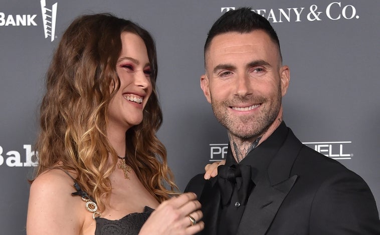 Adam Levine (Maroon 5) pillado siendo infiel a su mujer,  embarazada de su tercer hijo