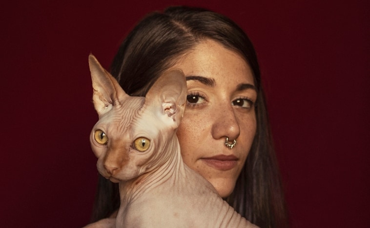 Bely Basarte: «Mis gatos egipcios Molly y Otis triunfan en Instagram»