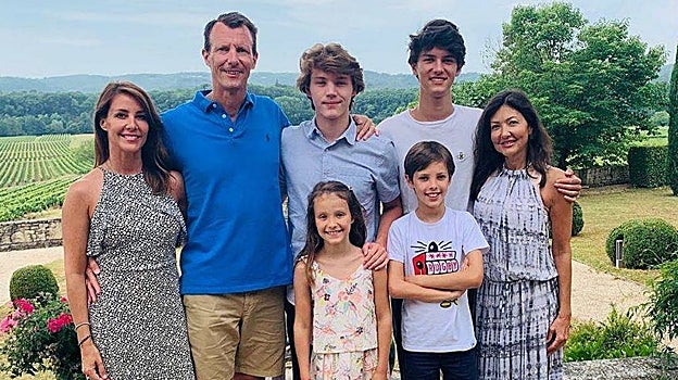 Joaquín junto a su mujer, la princesa Marie, sus hijos y su ex mujer.