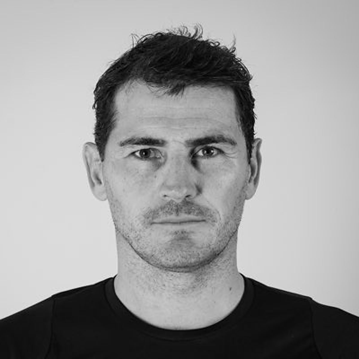 Íker Casillas asegura que le han hackeado Twitter tras publicar: «Espero que me respeten, soy gay»