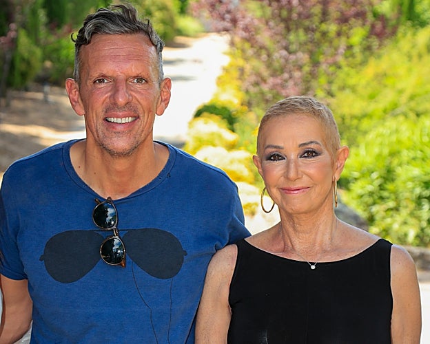 Joaquín Prat y Ana Rosa Quintana en una fiesta en Madrid