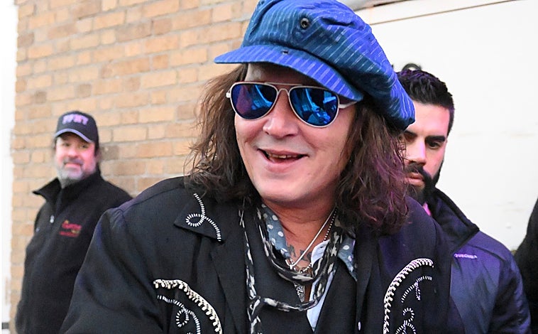 Imagen principal - Johnny Depp saludando a sus fans