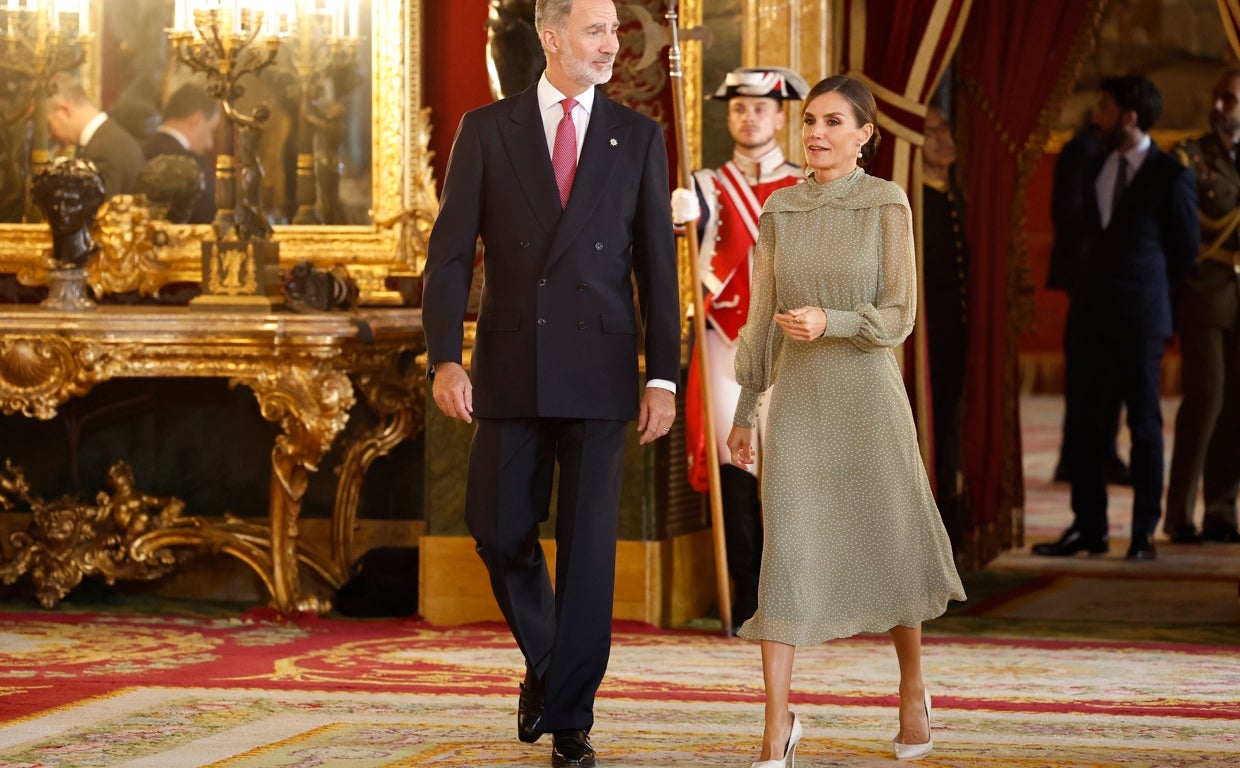 Los Reyes, antes de la recepción en el Palacio Real por el día de la Hispanidad.