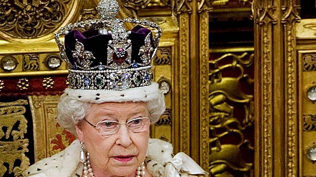 Isabel II con el diamante Koh-i-noor