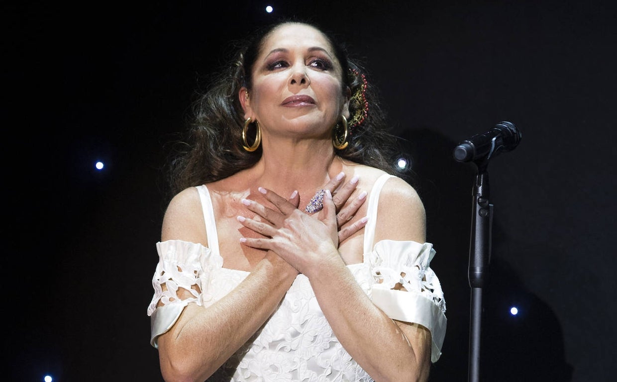 Isabel Pantoja durante la presentación de su disco 'Hasta que se apague el sol'