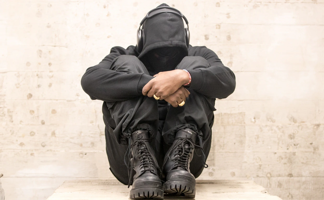 Estadístico Experto Mejorar Expulsado por el equipo de seguridad de Skechers: Kanye West se queda solo
