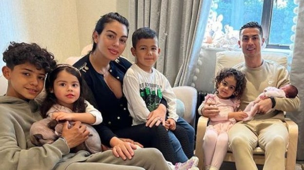 Cristiano Ronaldo junto a Georgina y todos sus hijos