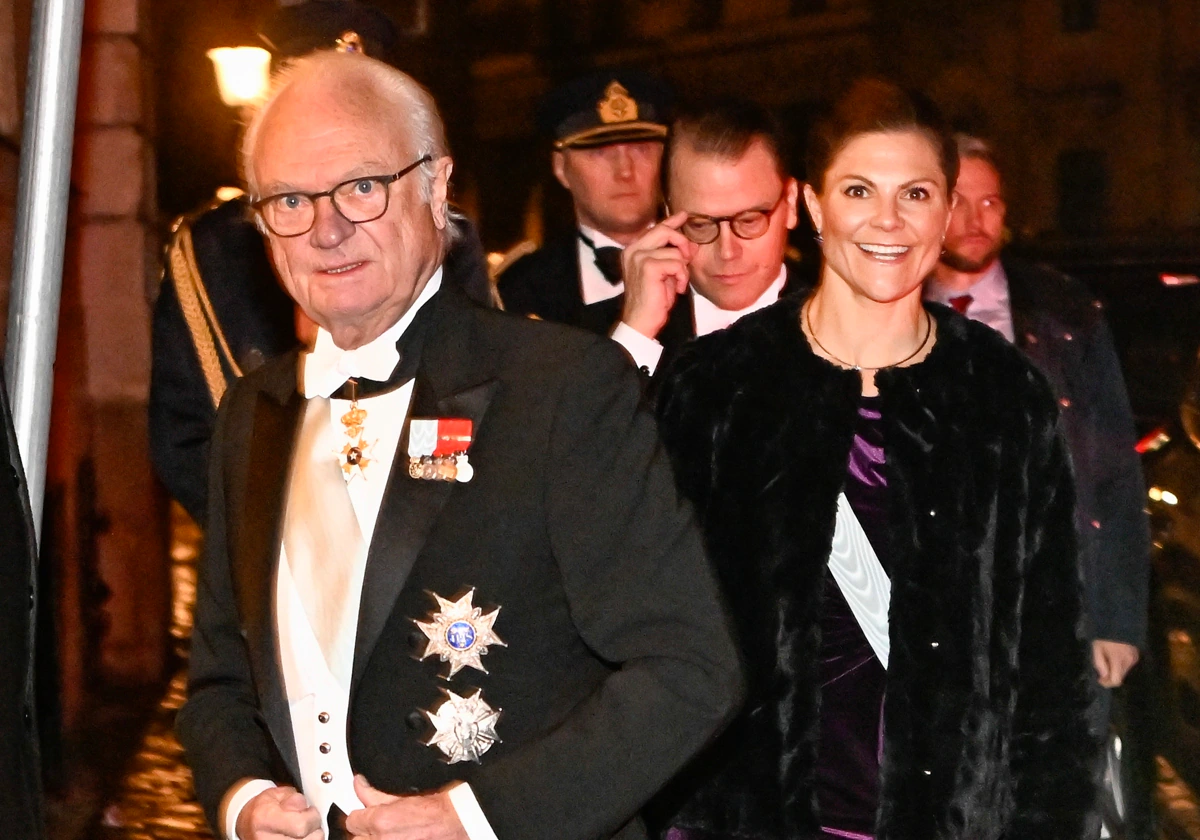 Carlos Gustavo de Suecia junto a su hija Victoria