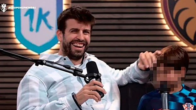 Piqué junto a su hijo Milan durante la retransmisión de Twich