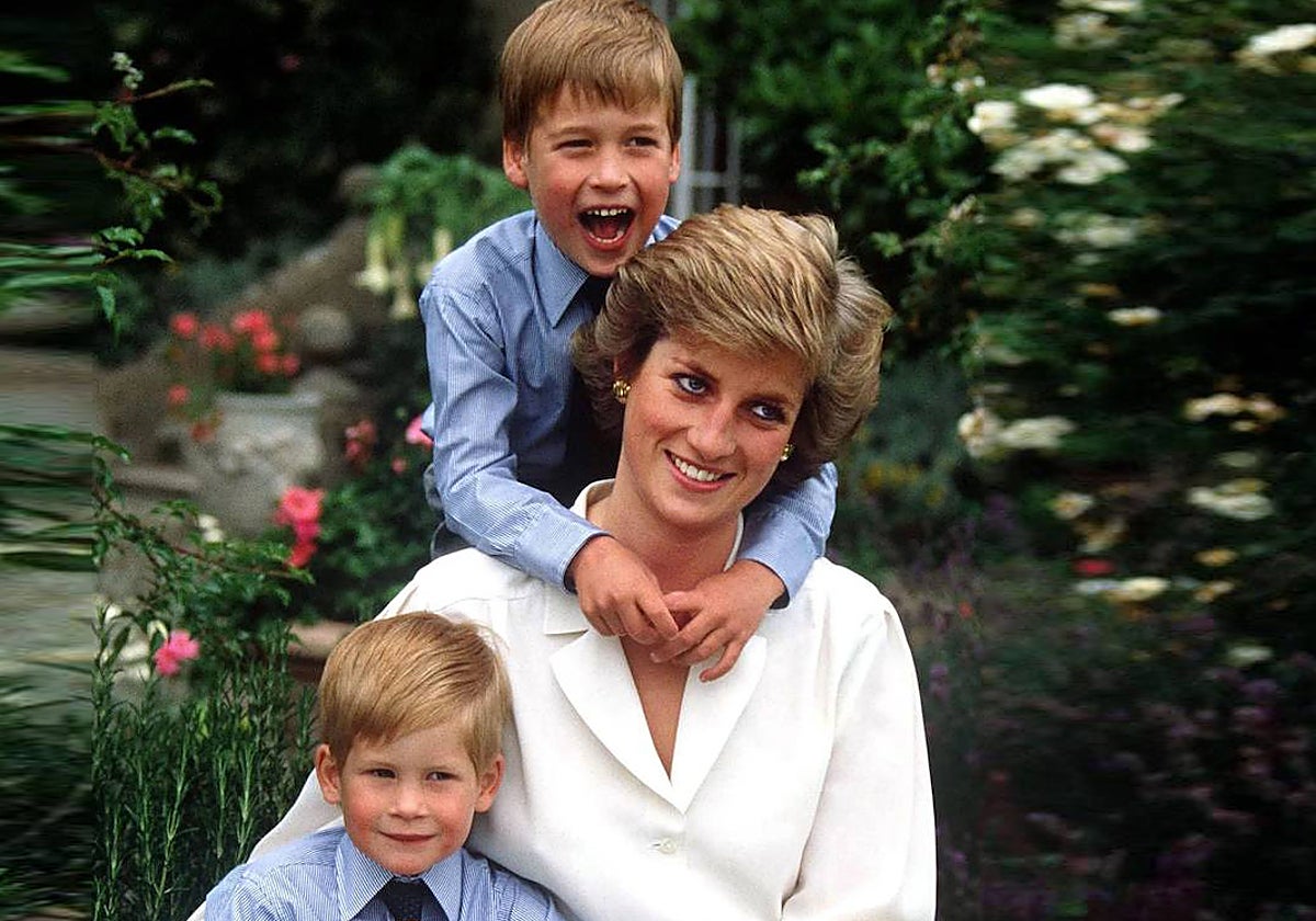 La princesa Diana con sus hijos, Harry y Guillermo