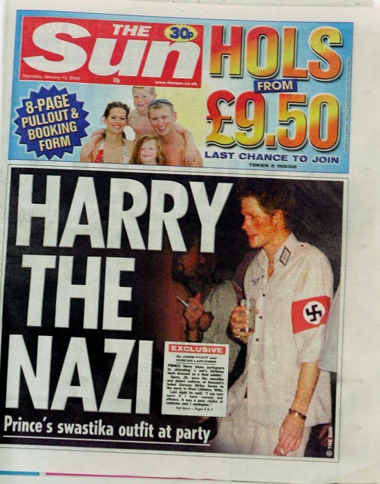 Portada del 'The Sun' con el Príncipe Harry disfrazado de nazi