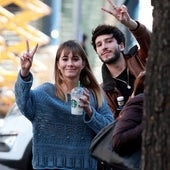 'Socialité' confirma la relación de Aitana y Sebastián Yatra con un beso