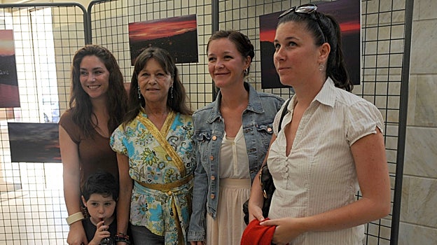 Pepa Flores junto a sus tres hijas