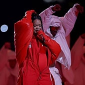 Rihanna siembra la duda en la Super Bowl sobre un segundo embarazo