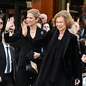 Doña Sofía y las infantas Elena y Cristina acuden a la liturgia funeraria en memoria de Constantino de Grecia