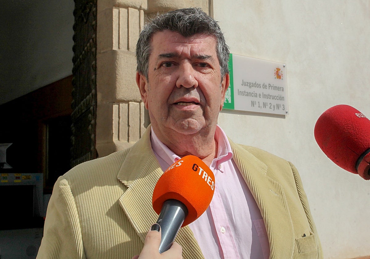 José María Gil Silgado asistiendo a un juicio en Andujar