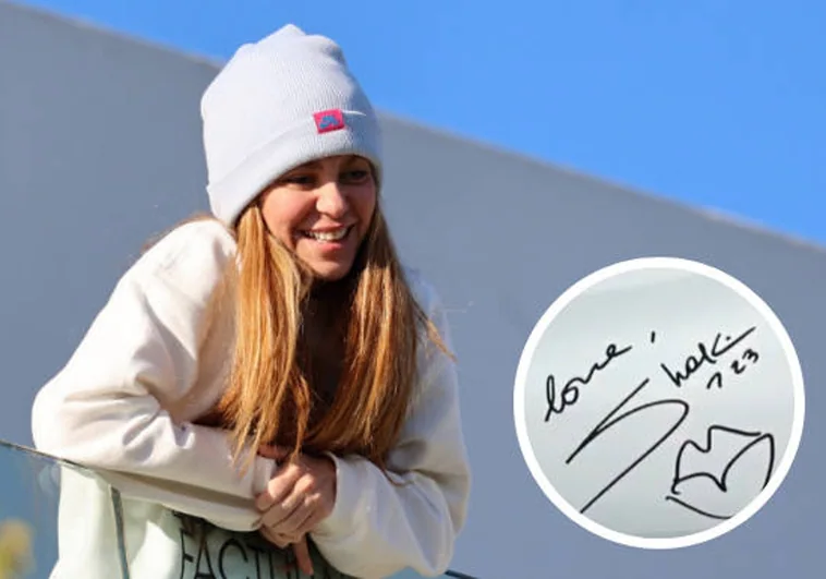 Un fan de Shakira viaja desde Italia a Barcelona para que le firme un Twingo