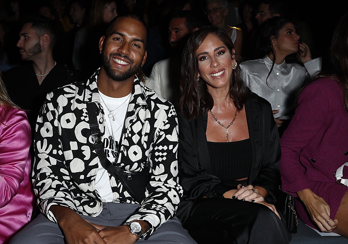 Yulen Pereira y Anabel Pantoja durante un desfile