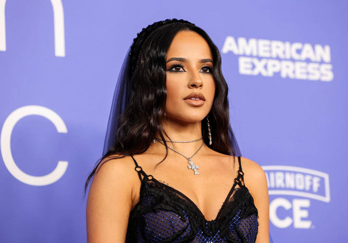 Encuentran muerto al tío de Becky G y su reacción le cuesta numerosas  críticas