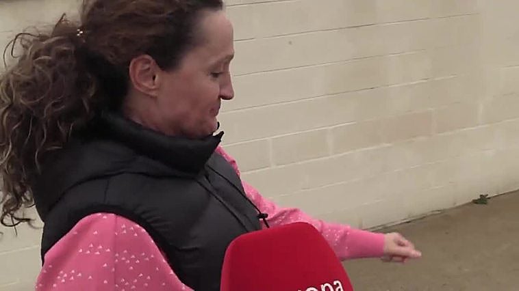 Isa Pantoja, seria y esquiva en el cumpleaños de su hijo