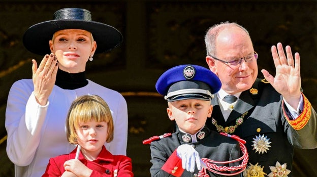 Charlene y Alberto junto a sus dos hijos