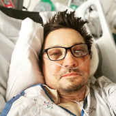 Jeremy Renner vuelve a caminar tras ser arrollado por una máquina quitanieves