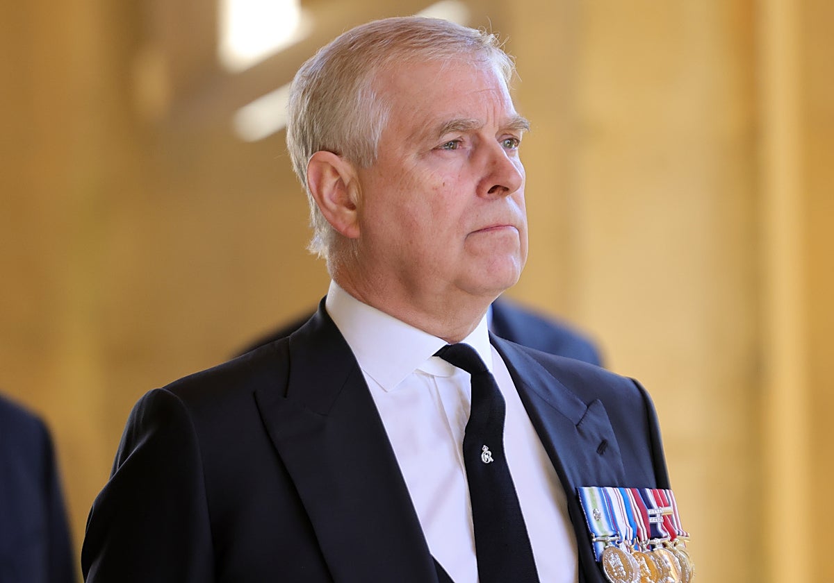 El Príncipe Andrés en el funeral de Felipe de Edimburgo