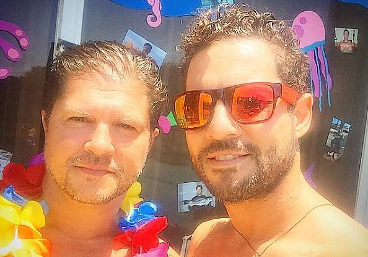 David Bisbal junto a su hermano mayor, José María, en una fiesta de cumpleaños