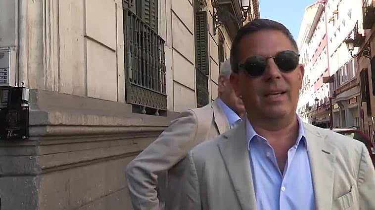 Mario Vargas Llosa evita responder a los rumores sobre Isabel Preysler y Alfonso Díez