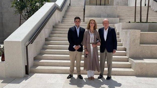 La comentada foto de la Infanta Elena en su viaje a Abu Dabi