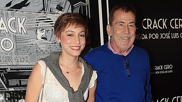 Sánchez Dragó junto a su última pareja, Emma