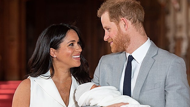 Meghan Markle y el Príncipe Harry presentando a su primogénito a los medios