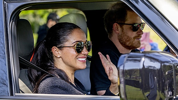 El príncipe Harry y Meghan Markle en el interior del coche