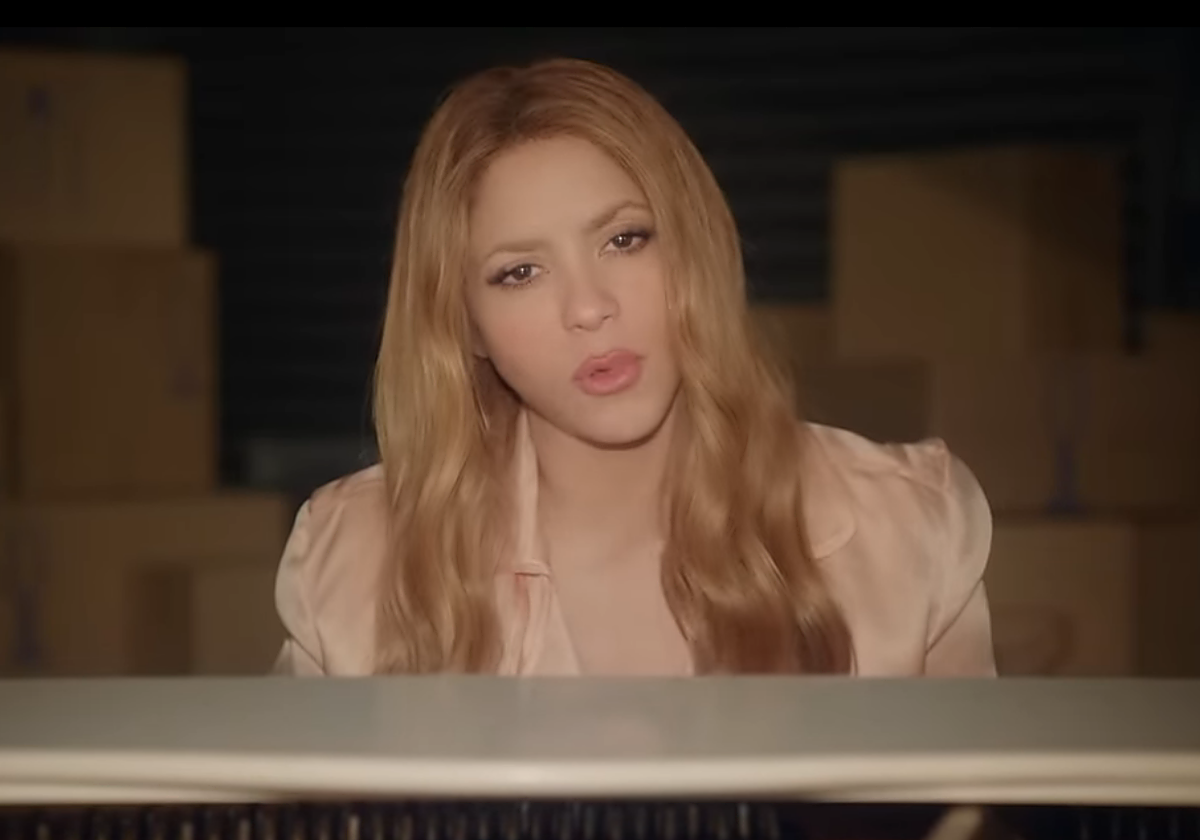 Shakira en el videoclip de la canción 'Acróstico'