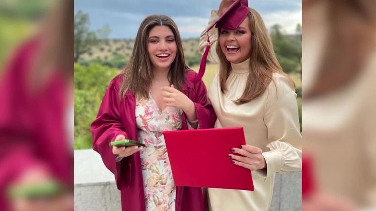 Carmen Morales con su exmarido, Luis Guerra, en la graduación de la hija de Shaila