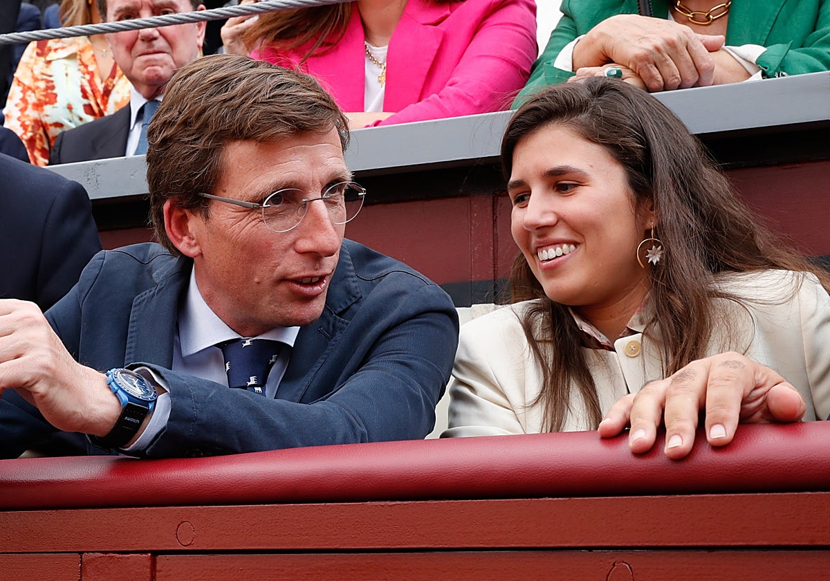José Luis Martínez -Almeida y Teresa Urquijo en la feria de San Isidro 2023