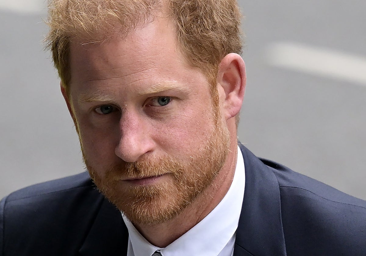 El príncipe Harry durante la segunda sesión de su juicio contra los tabloides británicos