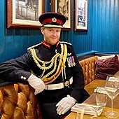 El rentable negocio de ser el doble del Príncipe Harry: más de 1.000 libras al día