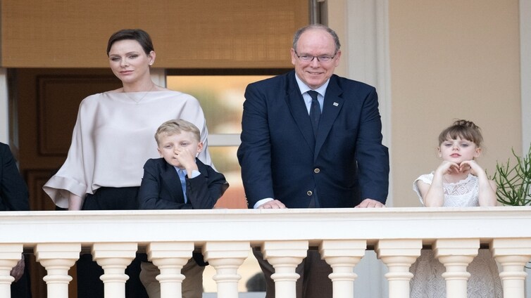 Charlène de Mónaco y el príncipe Alberto reaparecen juntos para celebrar la noche de San Juan