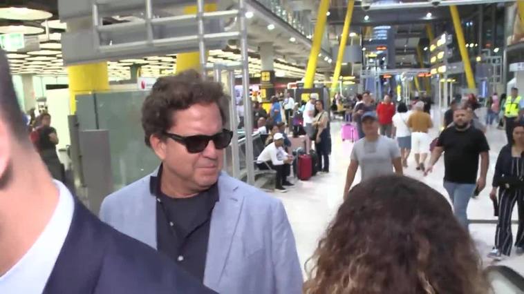 Chabeli Iglesias esquiva a las cámaras a su llegada a Madrid para la boda de Tamara Falcó