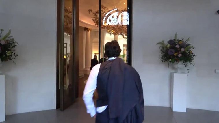 Tamara Falcó e Íñigo Onieva llegan al Hotel Ritz a pasar su 'noche de bodas'