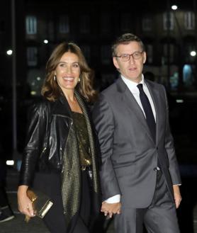 Imagen secundaria 2 - La exdirectora de Zara Home acompañó a los eventos políticos de su marido, con quien también fue a la boda de Marta Ortega