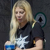 Tori Spelling, recibe el alta hospitalaria muy desmejorada y con moratones en la cara