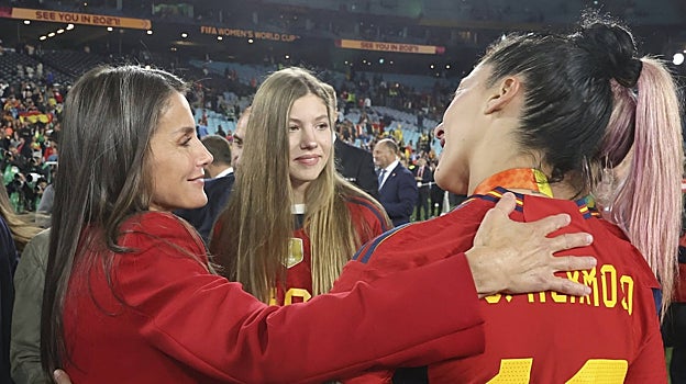La Reina Letizia y la Infanta Sofía en la final femenina de fútbol