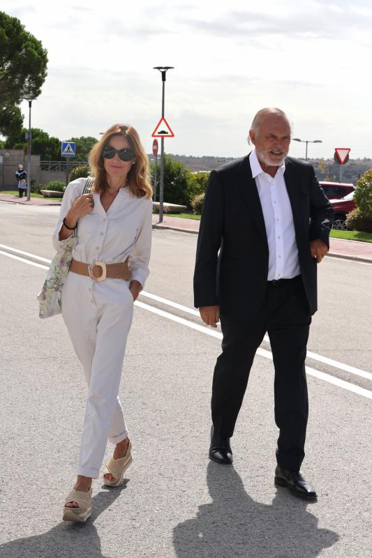 Esther Barriga y Pedro Piqueras despiden a María Teresa Campos