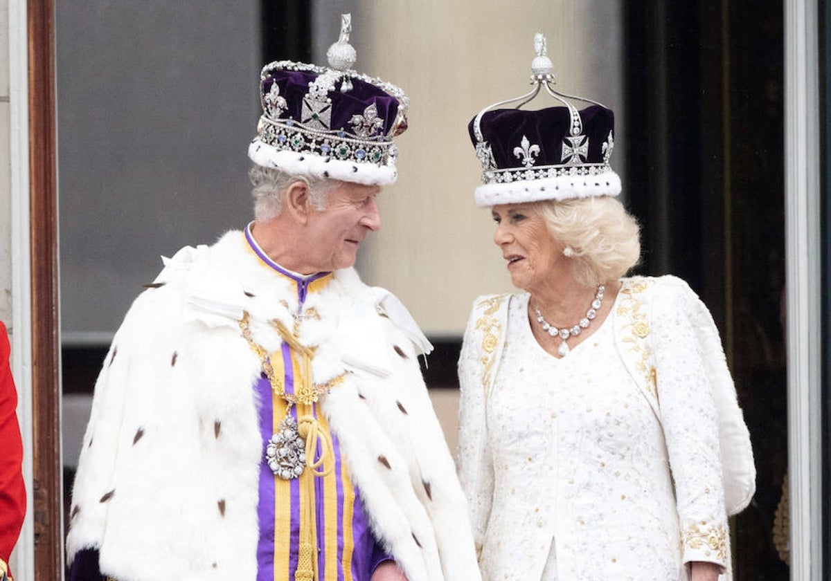 El Rey Carlos III de Inglaterra y la Reina Camila en la coronación