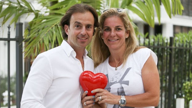 Josep Santacana y Arantxa Sánchez Vicario en un posado en Miami en 2014