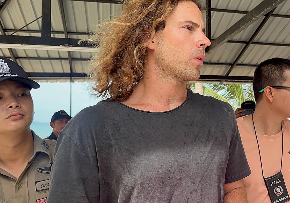 Daniel Sancho junto con la policía tailandesa para reconstruir el crimen