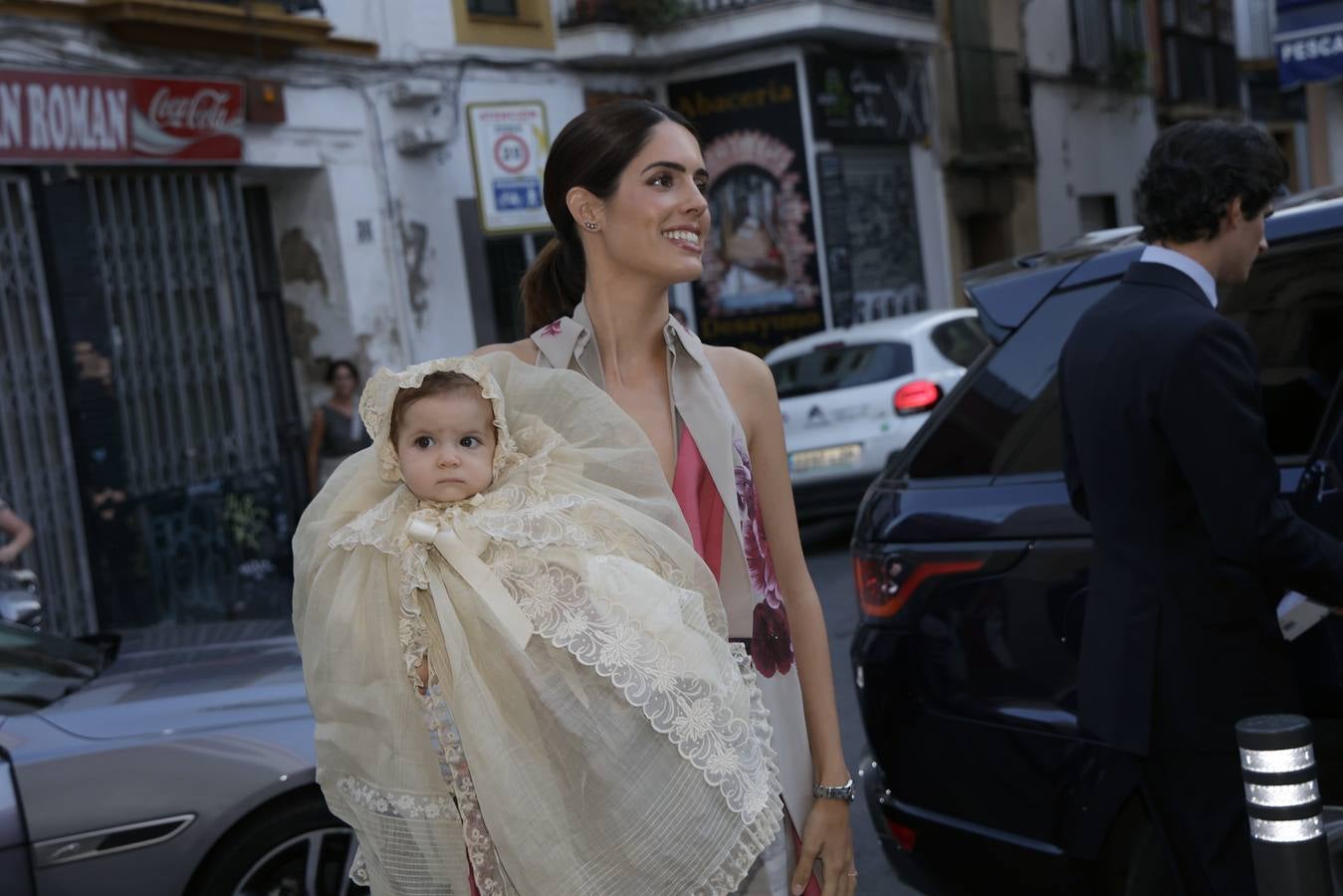 Sofía Palazuelo, sonriente, con su hija Sofía