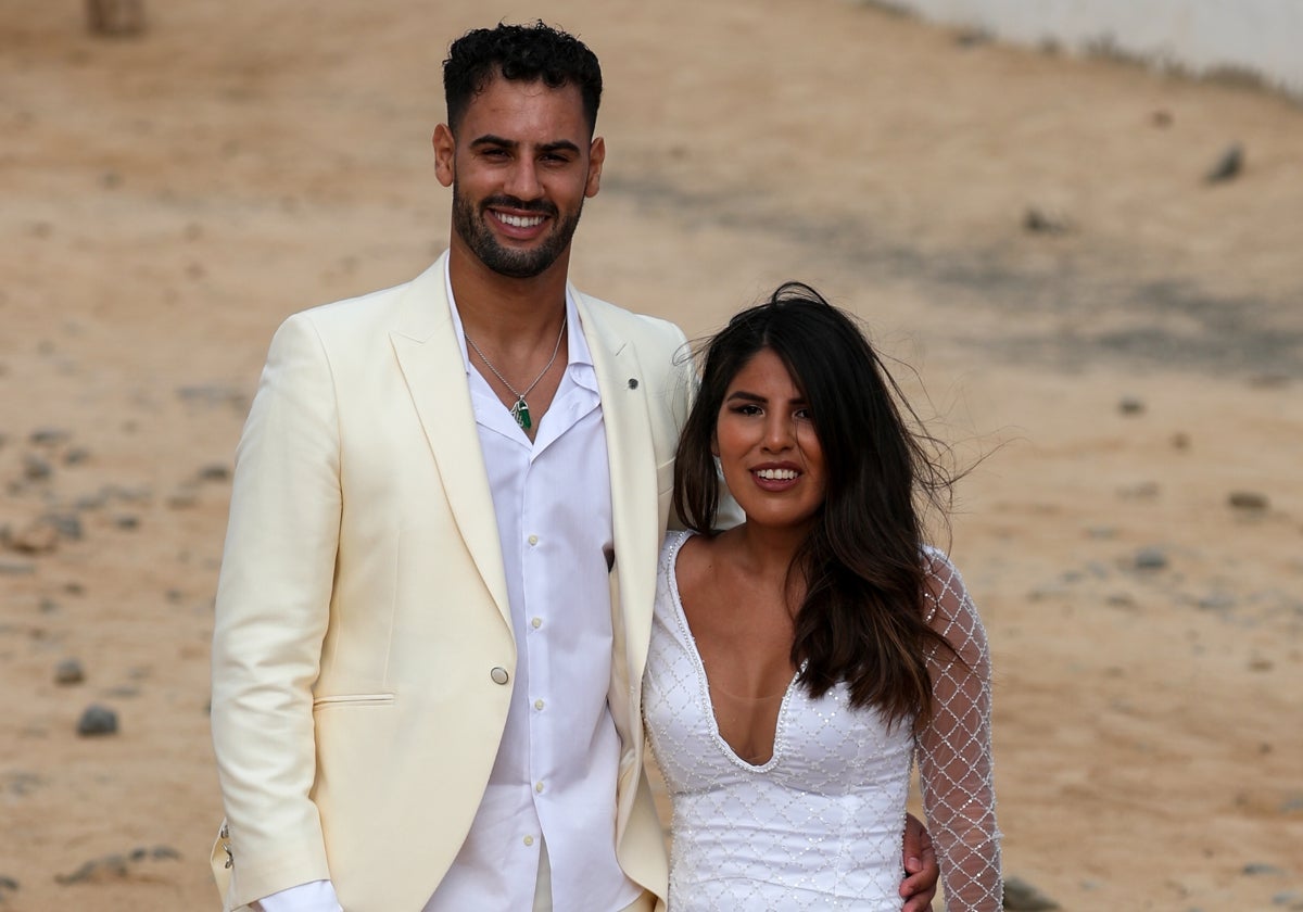 Asraf Beno e Isa Pantoja en la boda de Anabel Pantoja y Omar Sánchez